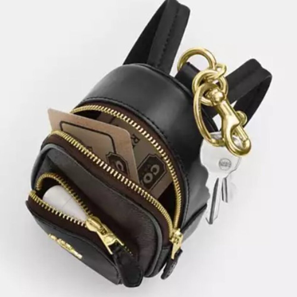 Coach Mini Court Backpack ๐๐จ๐ฅ๐ ๐๐ฎ๐ญ ๐๐๐ซ๐จ๐ฌ๐ฌ ๐๐จ๐๐๐ก ๐๐ญ๐จ๐ซ๐๐ฌ! - Picture 9 of 16